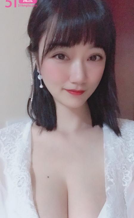 女友型大胸妹