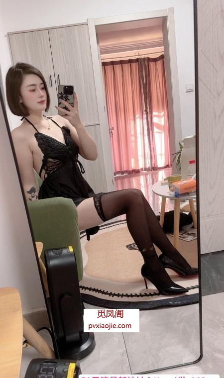 园区黑丝翘臀骚货