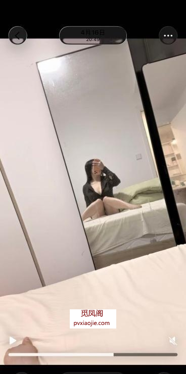 高铁站柔韧喷水少妇