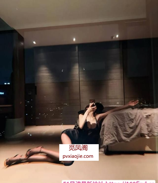 黑丝制服美足御姐cc