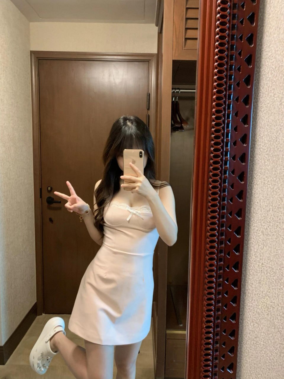 宝山嫩妹波大逼嫩非常值得一搞