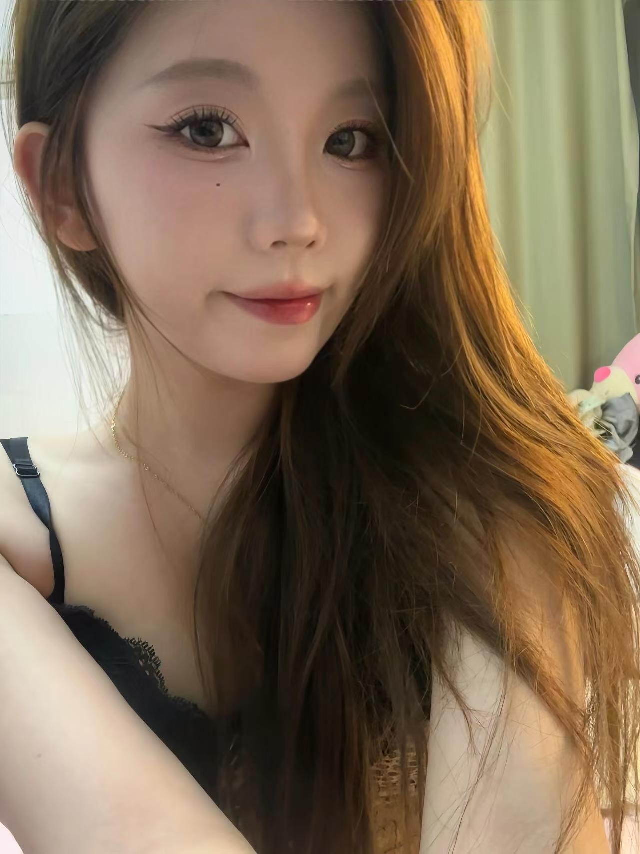  大学自营兼职的蜜桃臀清纯唯美性感妹妹