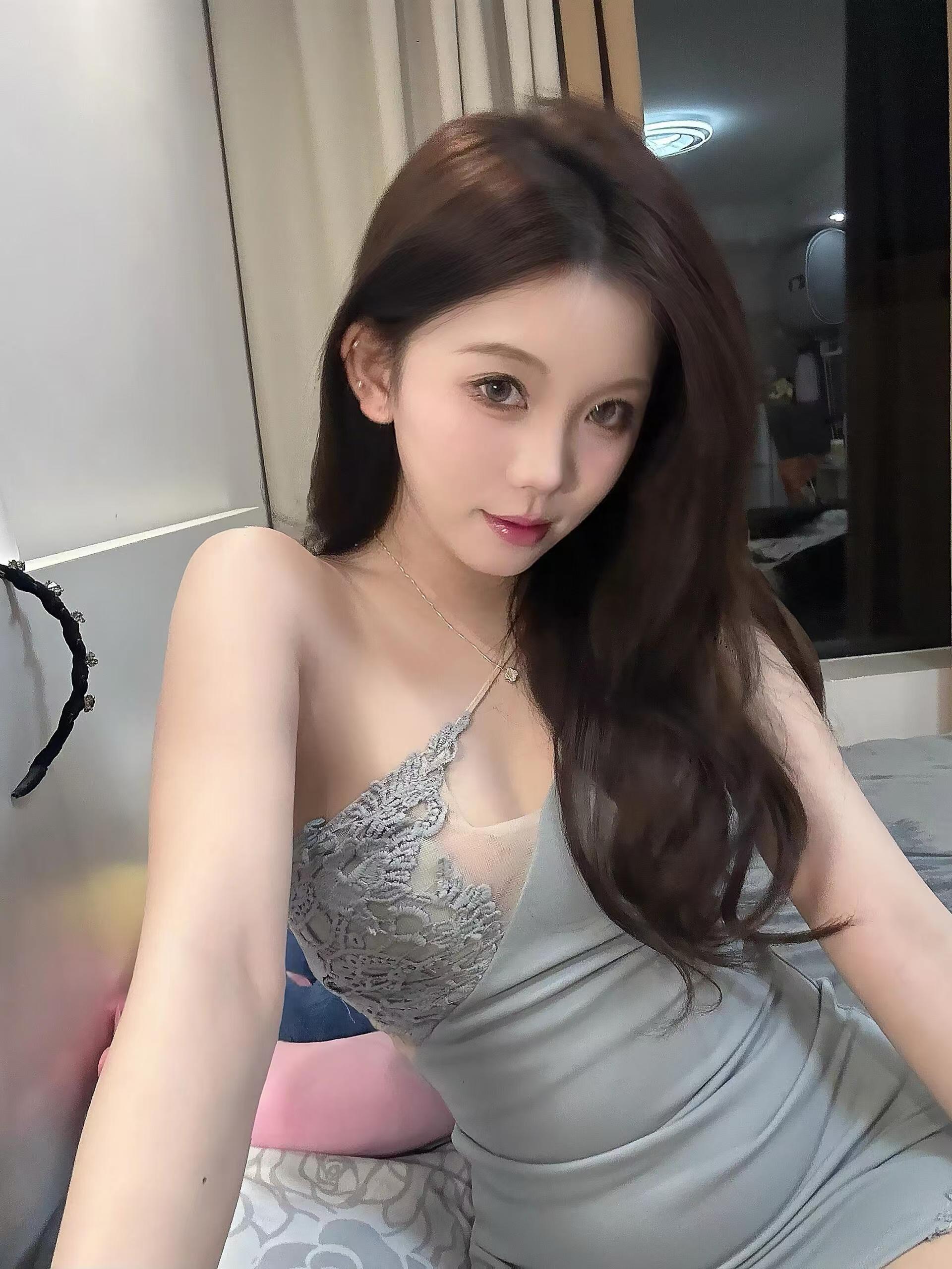  大学自营兼职的蜜桃臀清纯唯美性感妹妹