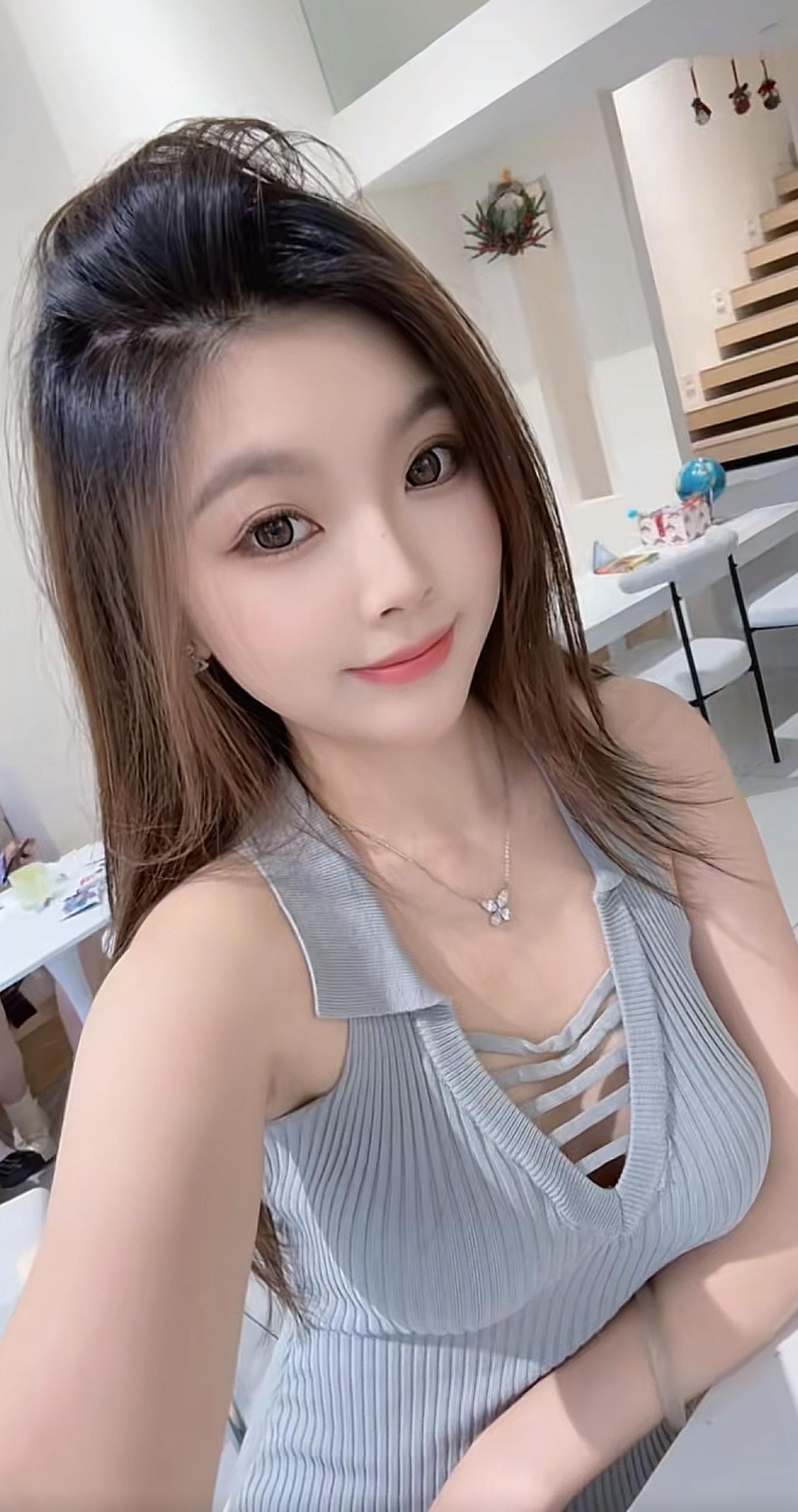 武侯小骚妹22岁C奶粉鲍
