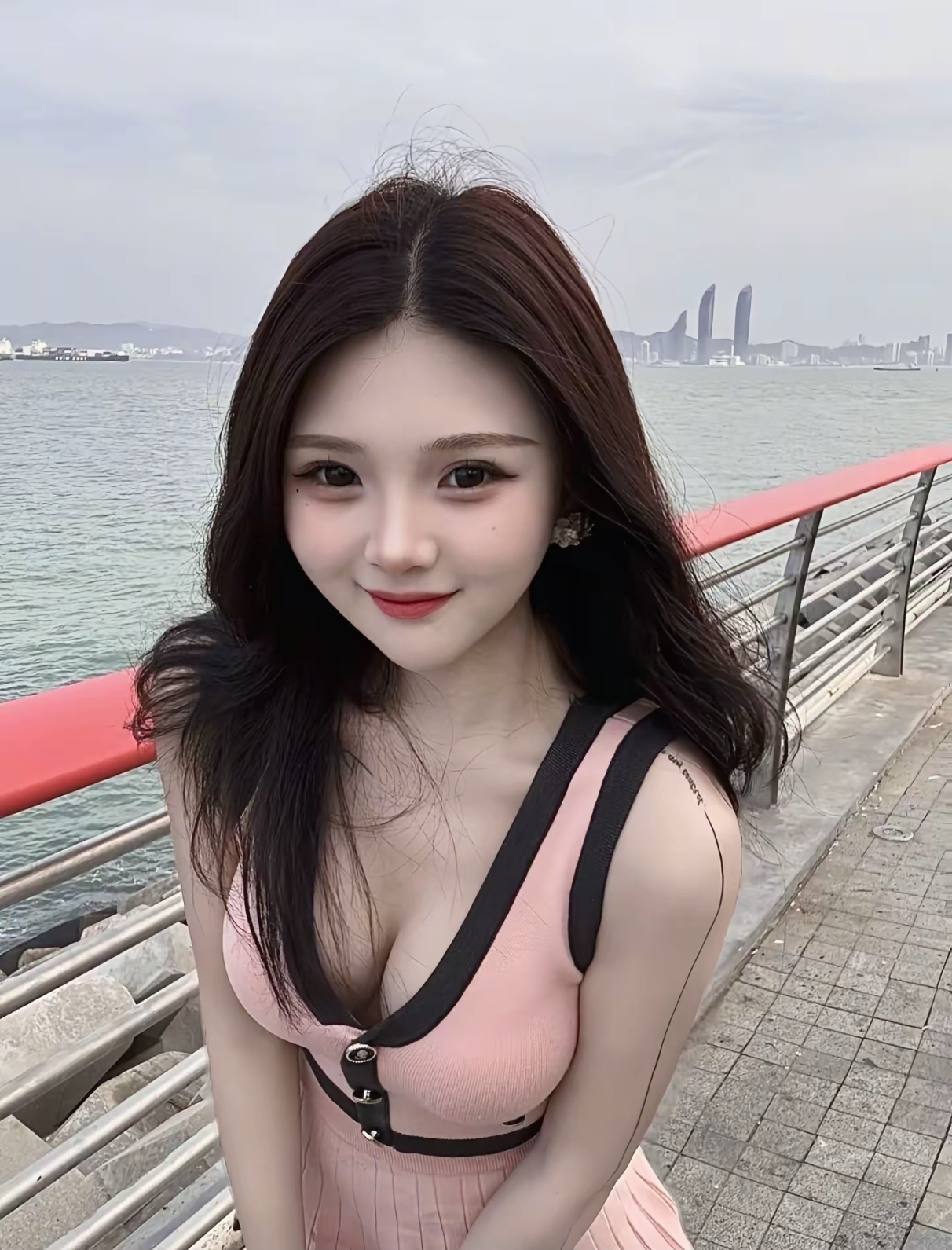 大奶小静美女让人超享受