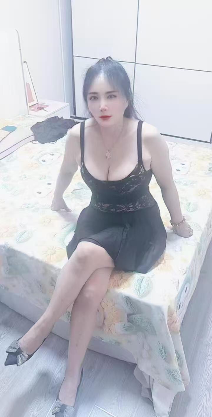 秦淮大奶骚妇