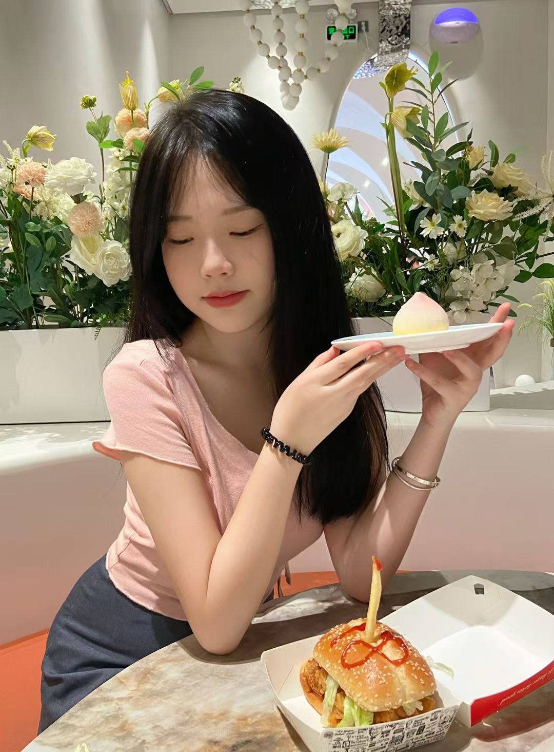 朝阳丰满美少女