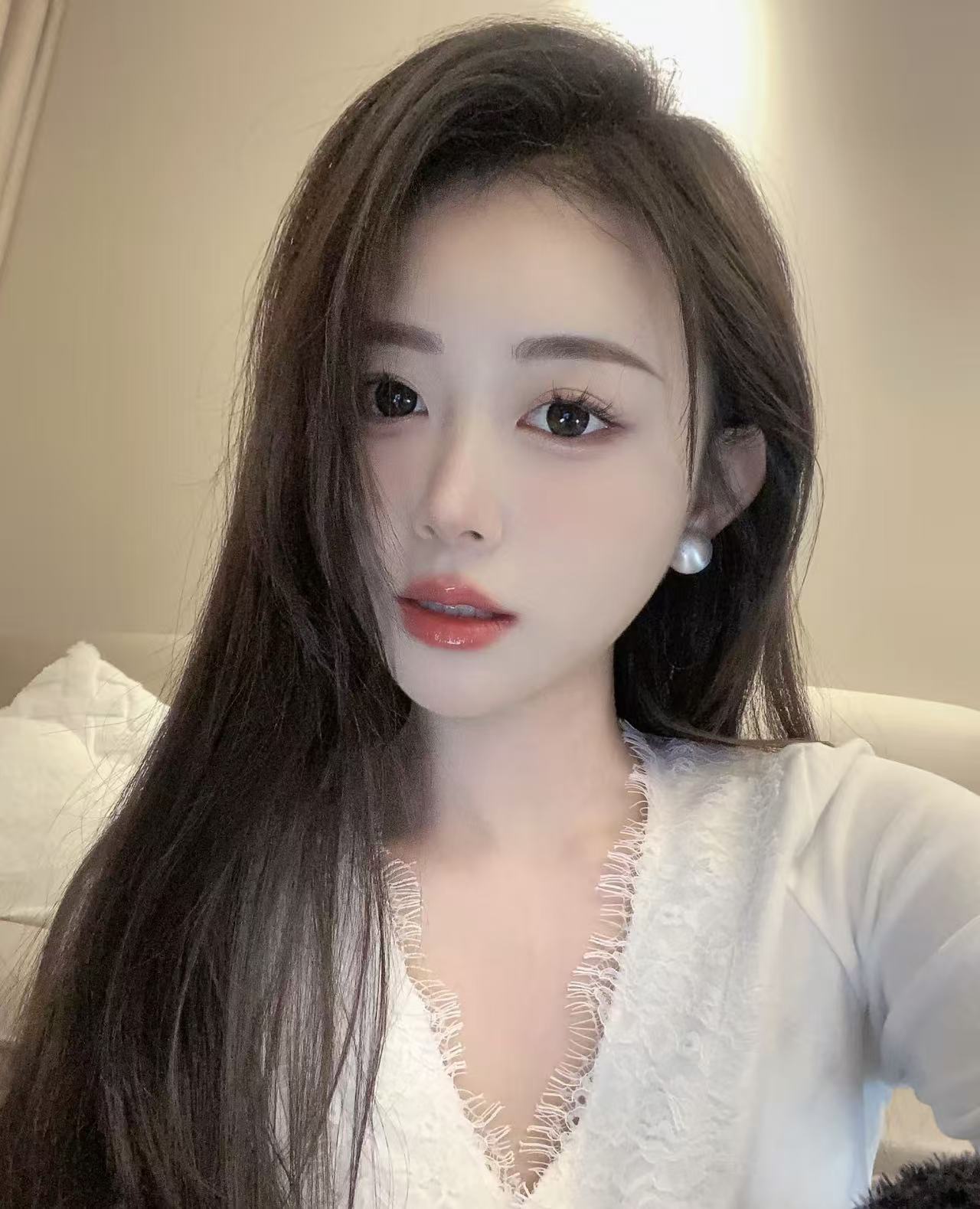 美腿巨奶粉粉小妹