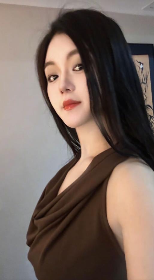 推荐一位妖艳女人很靠谱