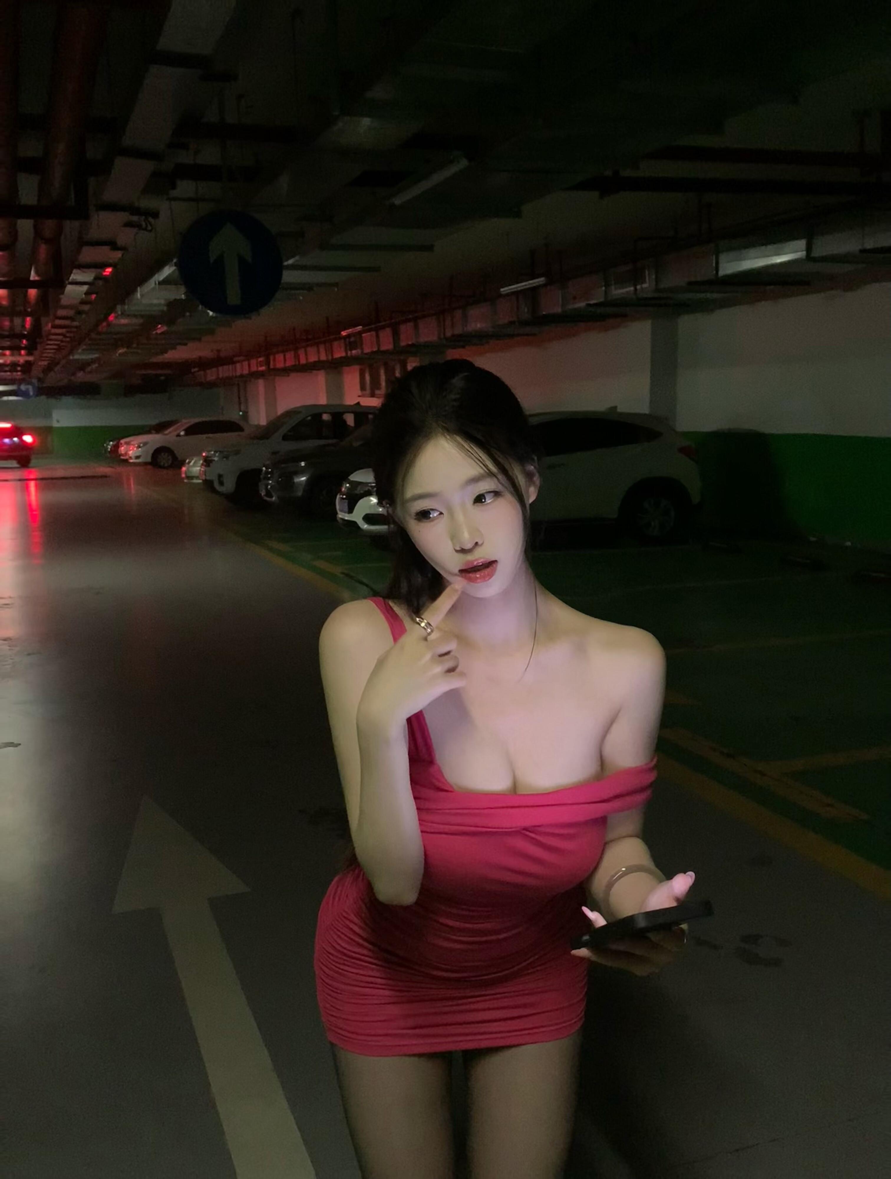 丰乳肥臀兼职小姐姐