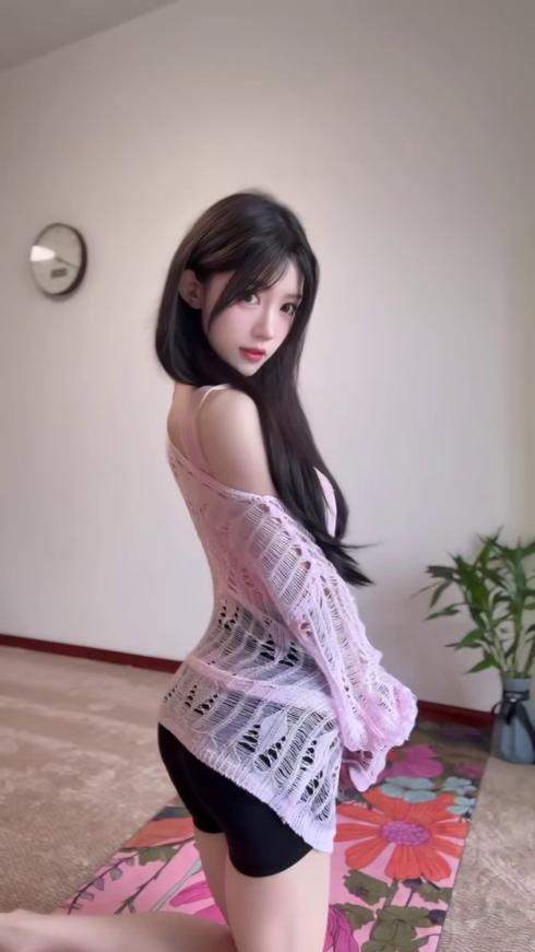 杭州瑜珈老师身材前凸后翘