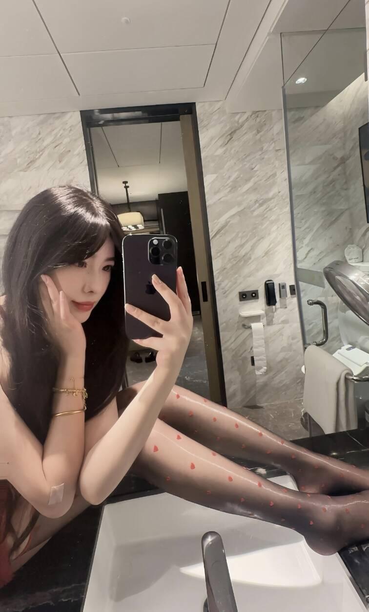  东莞长腿黑丝御姐好风骚
