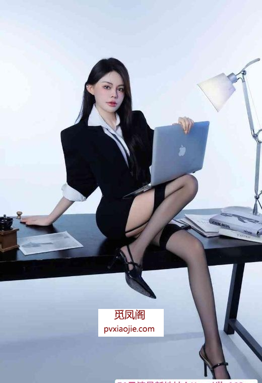 前凸后翘大奶老师