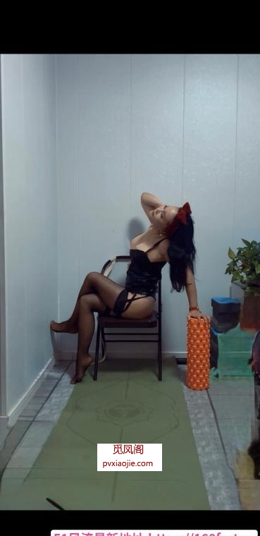 大奶三通骚妇