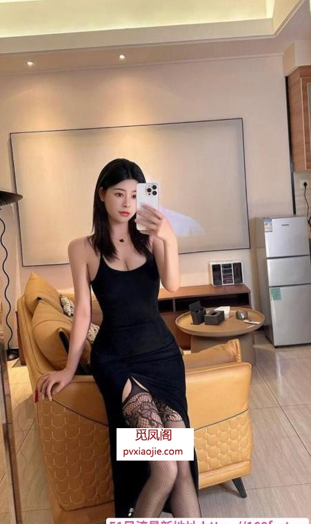 武侯长腿蜜桃臀少萝