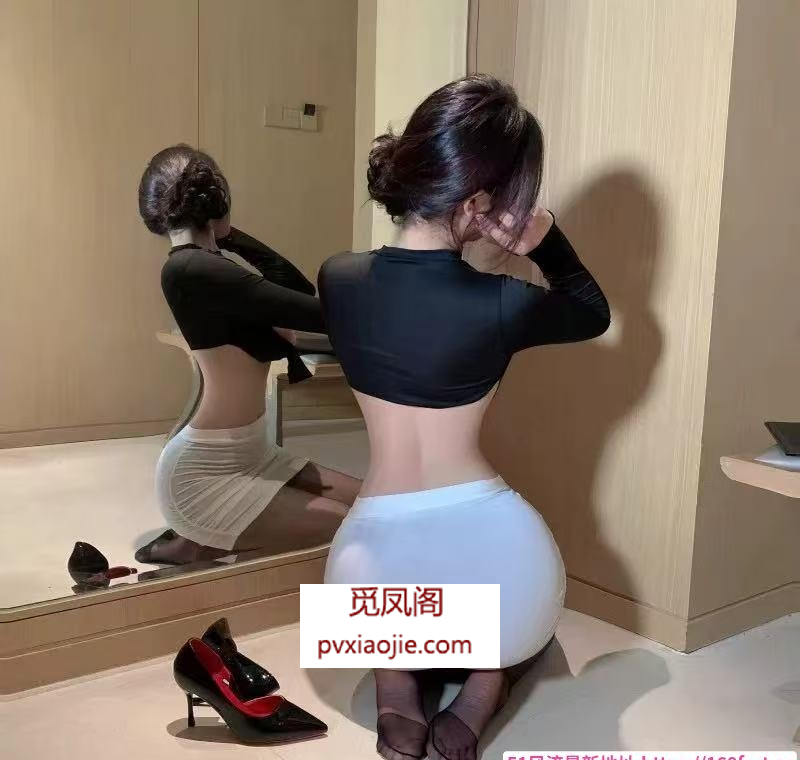 童颜巨乳黑丝妹