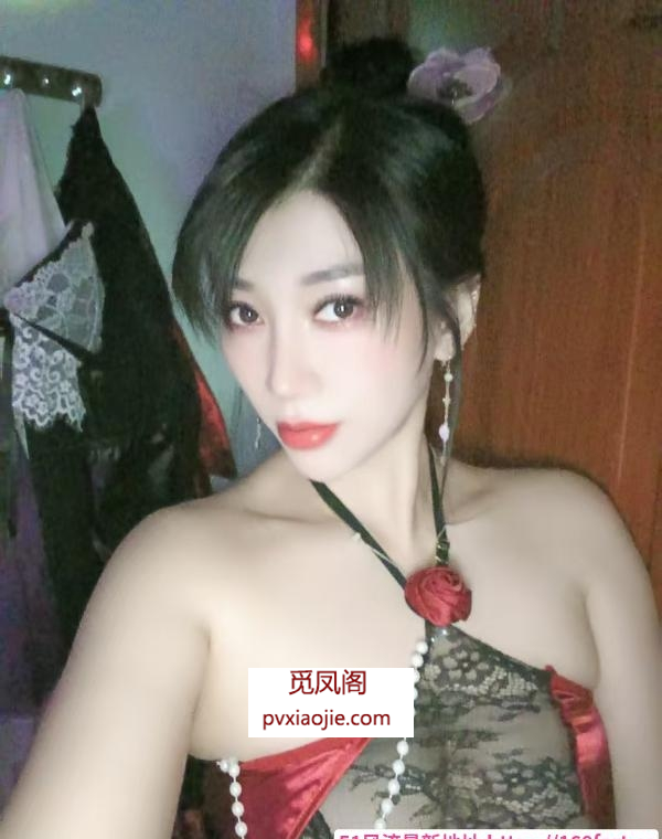 风骚眼镜淫妻
