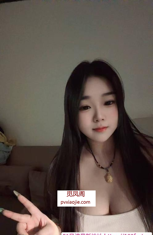 嫩妹逼紧翘臀汁水多