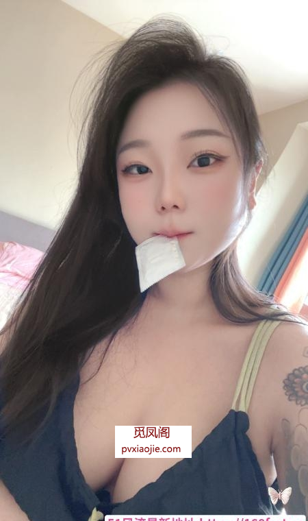 喷水年轻微胖妹妹