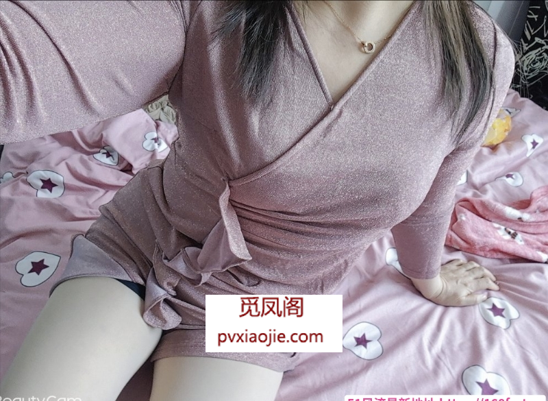 湖塘性感少妇白云