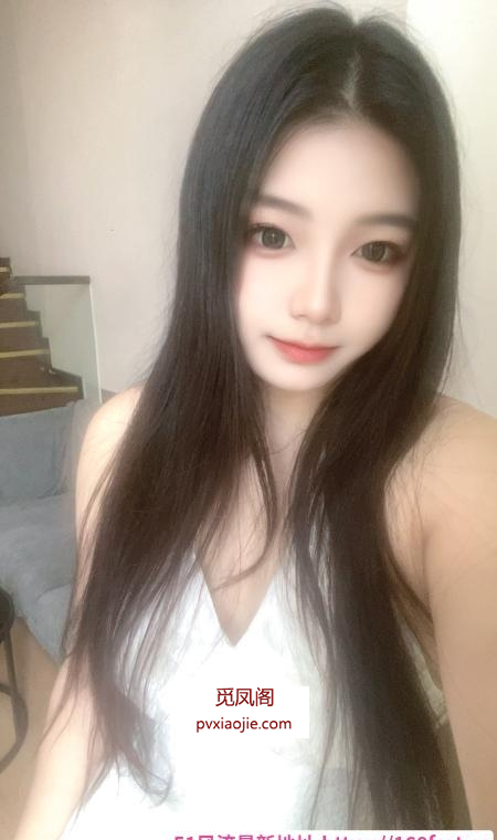 黄埔翘臀妹子