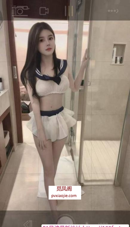 娇小玲珑肤白大胸妹子