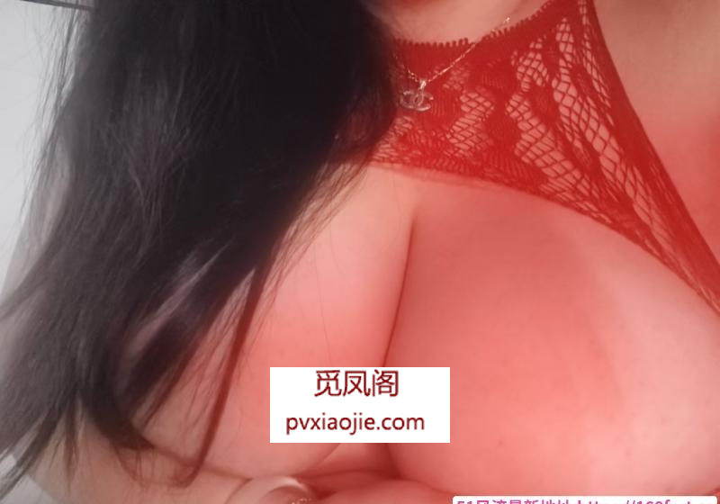 丰满翘臀小姐姐