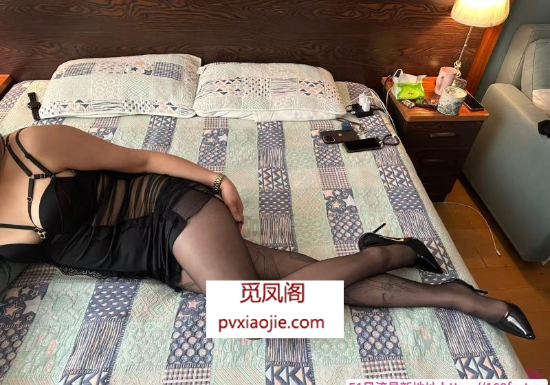 性感黑丝小骚妇