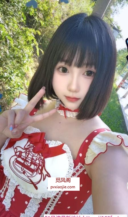甜美短发大胸小姐姐