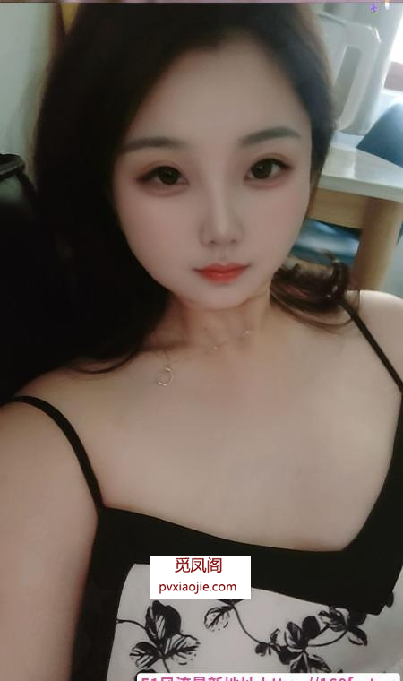 返食偷情人妻骚逼