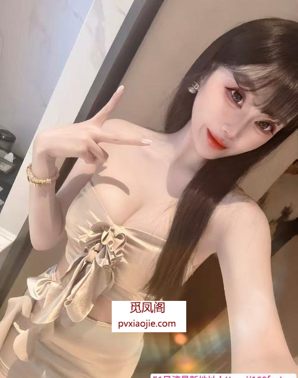 170丰满女模能舌吻