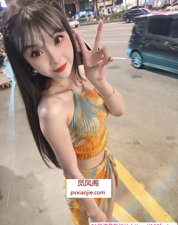 170丰满女模能舌吻