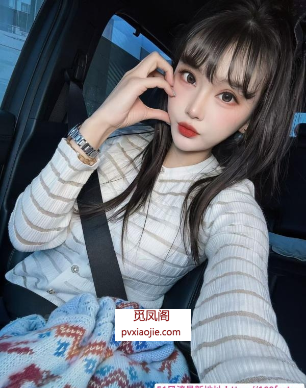 170丰满女模能舌吻
