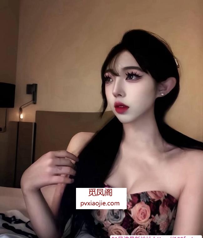湖里水多翘臀嫩妹
