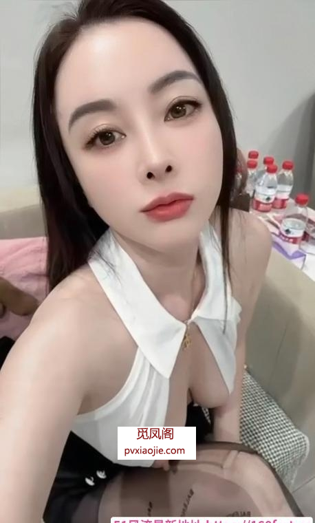 三刷制服诱惑安妮老师