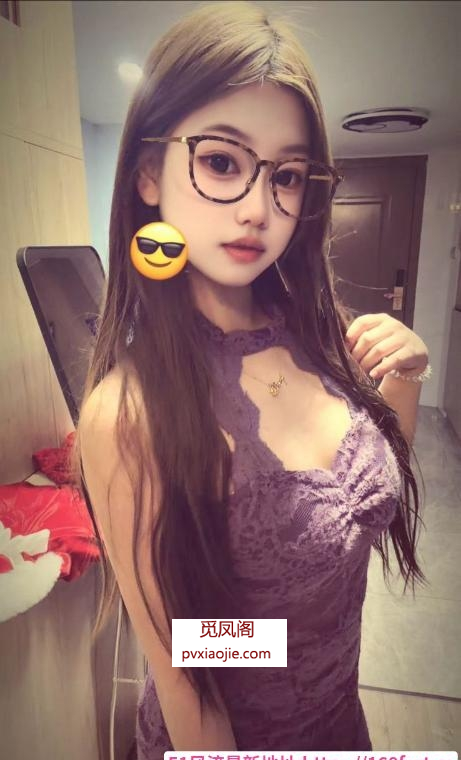 反差美女萌萌