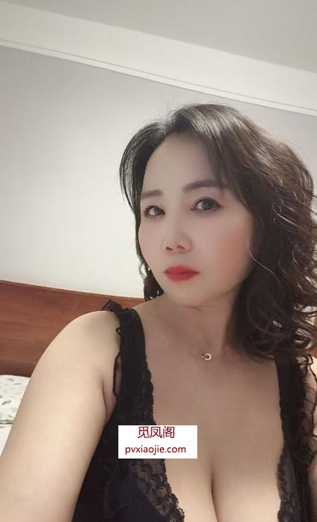 肥臀丰腴熟女