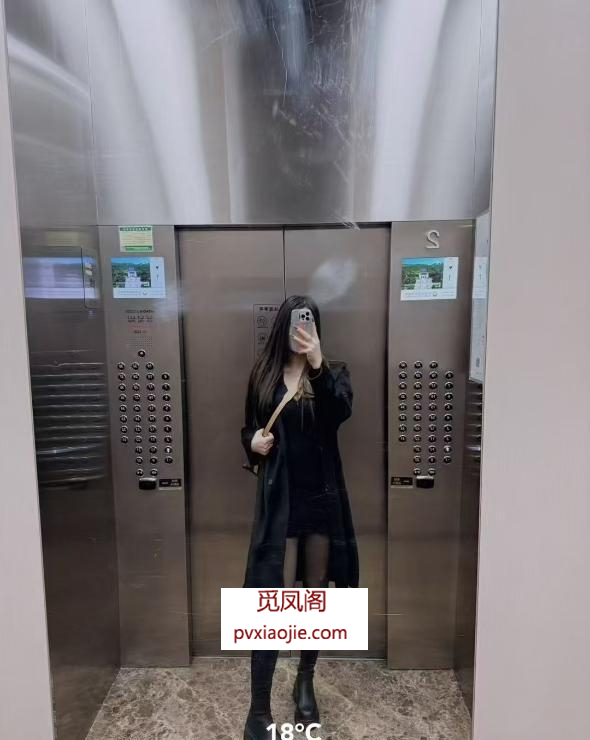 在校兼职嫩妹大长腿