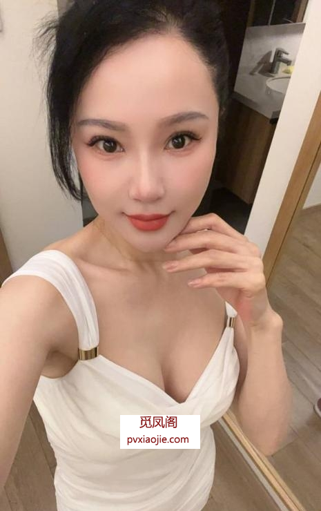 气质肤白貌美桃子