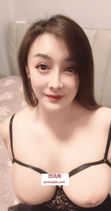 大奶骚母狗