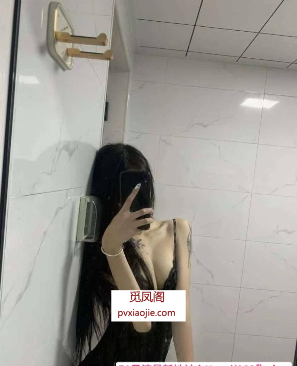 比比会喷水的纹身嫩妹