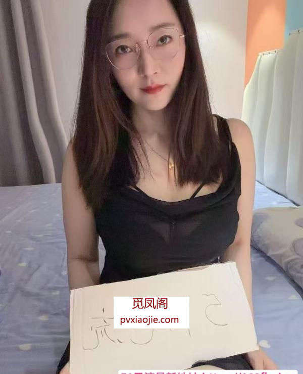 清纯服务闷骚女