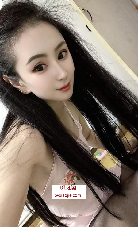 腰细臀圆的小骚逼