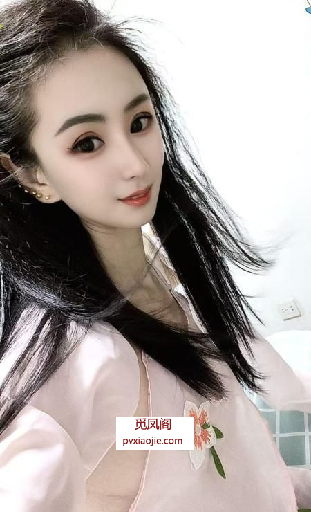 腰细臀圆的小骚逼