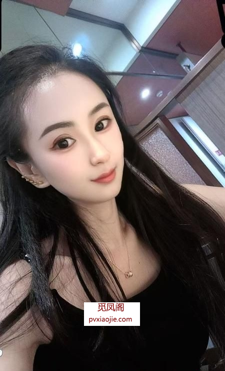 腰细臀圆的小骚逼