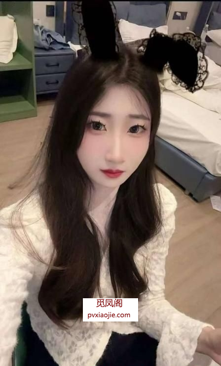 小骚逼三点粉馨馨
