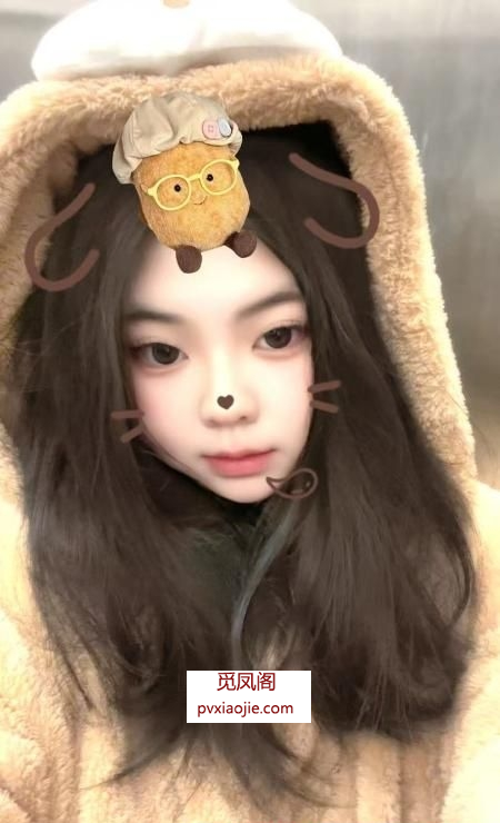 花奶纹身坦克小妹