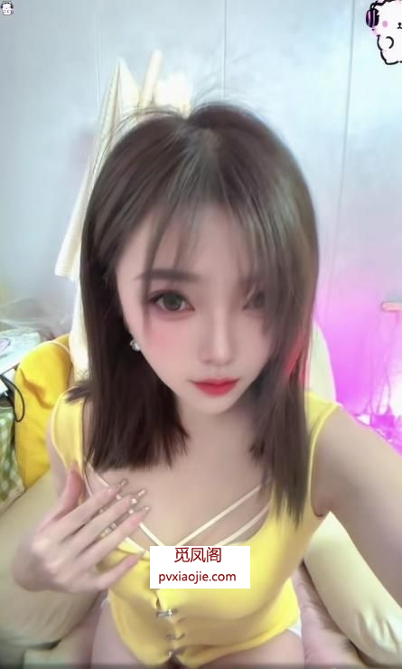 短发美胸白嫩兼职姐姐