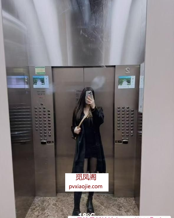 在校兼职大长腿美女